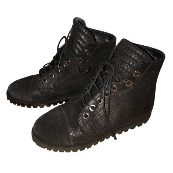 Stuart Weitzman Black Snakeskin Combat Boots 5.5 - Picture 1 of 5